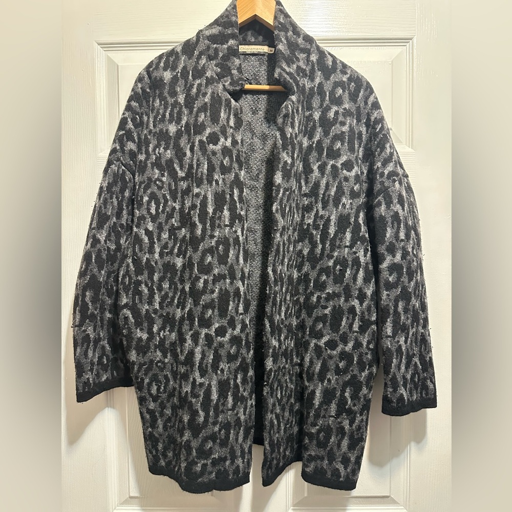 Chiaramente Sweater Women Medium Gray Wool Open Tunic Cardigan Animal Print